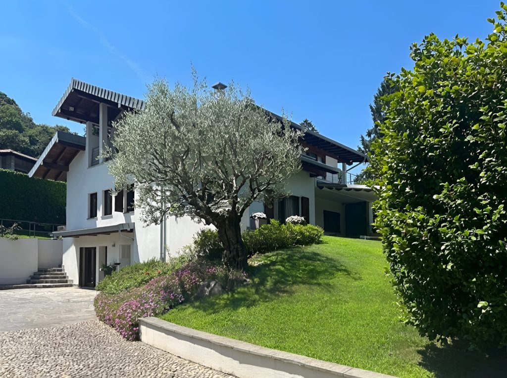Villa ad Arona - ristrutturazione con ampliamento