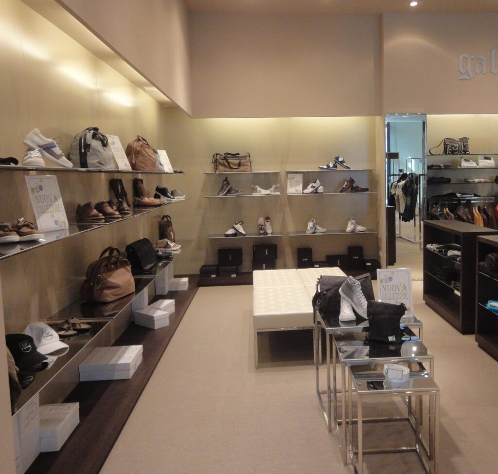 IT Fashion - shop multibrand a Roma - Soratte