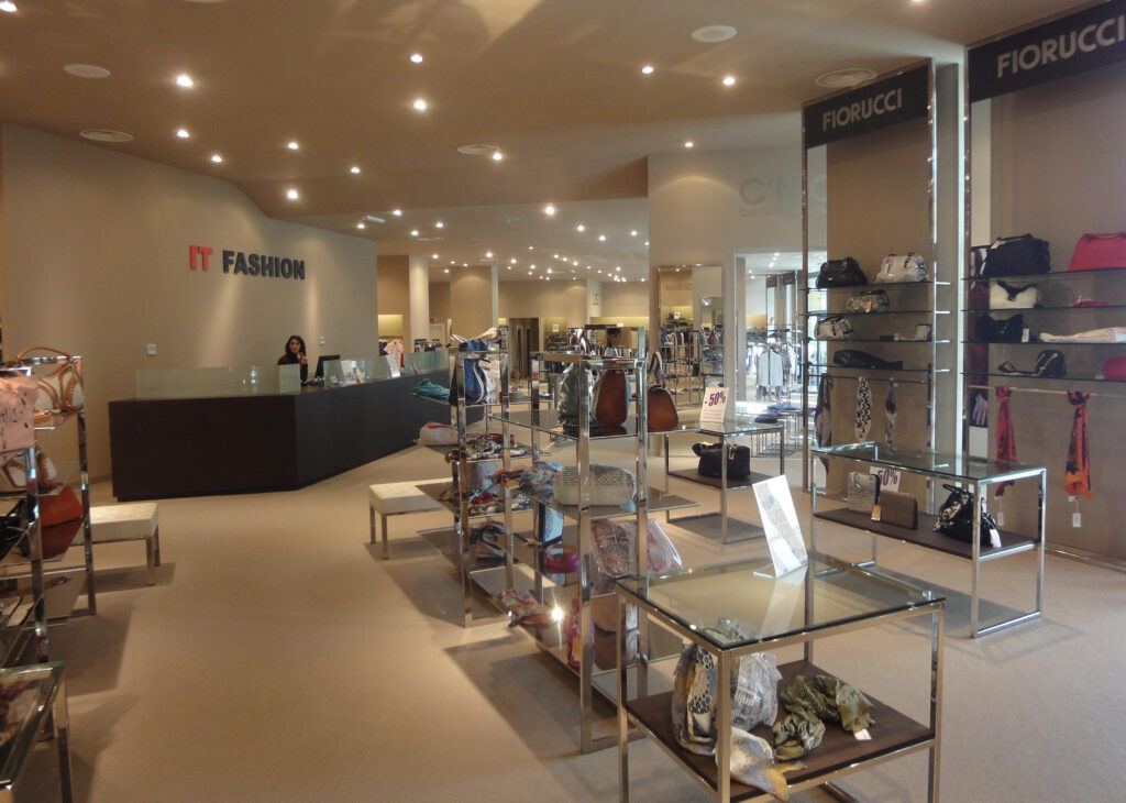 IT Fashion - shop multibrand a Roma - Soratte
