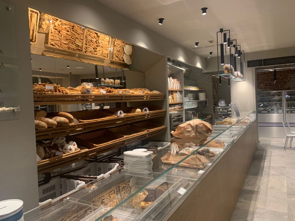 Strobino - wine bar e food shop ad Arona